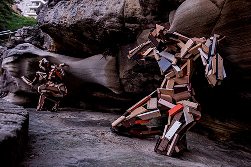 ‘A-Shared-Weight’,-Elyssa Sykes-Smith-recycled-timber,-Sculpture-by-the-Sea,-Bondi,-2013