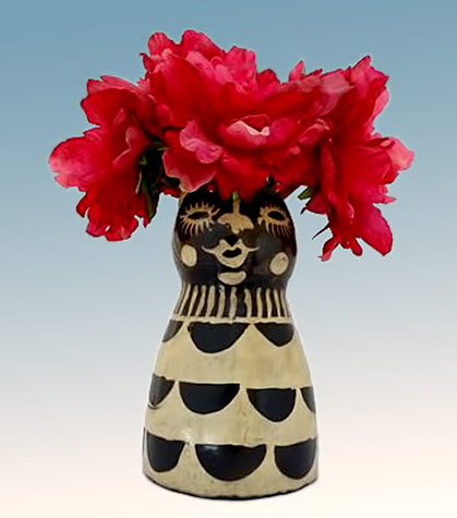 Black and white lenca-woman-flower-vase_