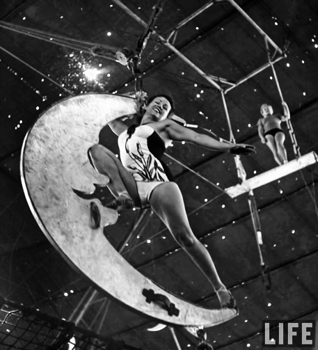 Ringling-Brothers-acorbats-by-Nina-Leen for LIFE magazine 1949