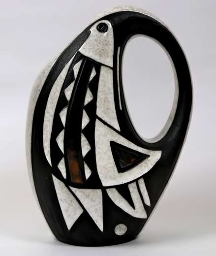 Marianne-Starck-for-Michael-Andersen-&-Son White dove on black ceramic jug