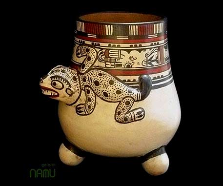 ceramic tripod 'chocolatera''pot Costa Rica
