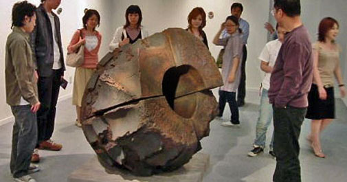 Akiyama-Yo huge ceramic sculpture