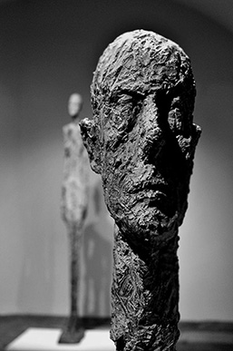 Alberto-Giacometti highly textured clay head