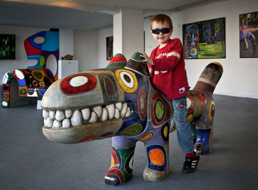 Alexandra-Koláčková ceramic monster play sculpture