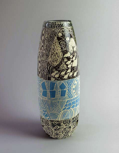 Anne-Thompson,-Ernabella-Ceramics,sgrafifito vase