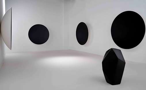 'Gathering Clouds' by Anish Kapoor (2014) and 'The Cube' by Alberto Giacometti 