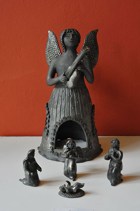 artist Adelina Pedro of San Bartolo Coyotepec, Oaxaca, Mexico