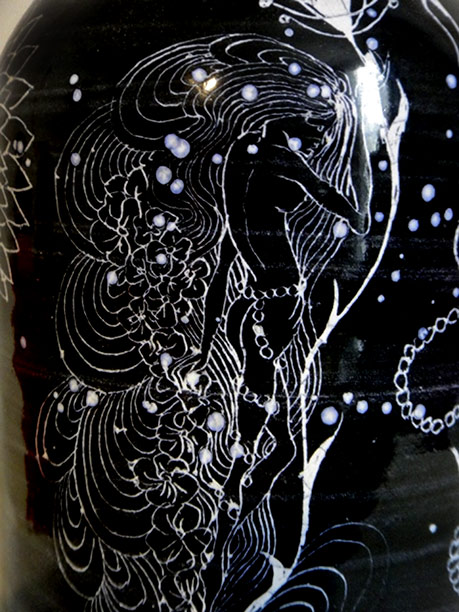 Black and white female figure with long hair - barocco-vase
