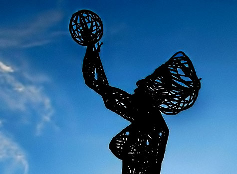 The-Red-Ball-by-Paul-Dimmer-featured-in-the-2007-Sculpture-in-the-Valley