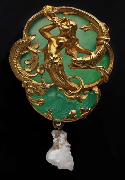 Belle-Epoque-Carved-Agate-Pearl-Gold-Naiad-and-Sturgeons--Jewel