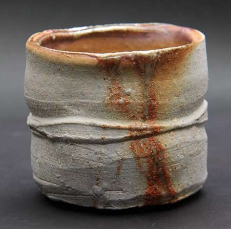 Ceramic bizen sake bowl-Ishii Takahiro - white with rusty strip