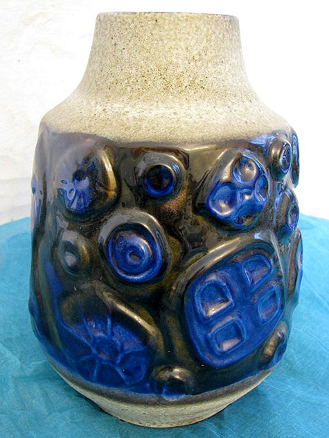 Carstens-1960s-Floorvase-–-Mid-Century-Home Décor-–-German-Pottery-WGP-–-Large-–-Relief-–-Fat-Lava--everglaze