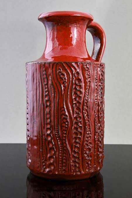 Carstens red luxus range handled vase reptile design by Dieter Peter ca 1970