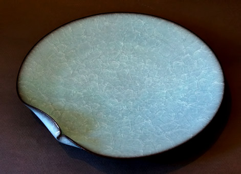 celadon-piece-by-Imaizumi-Takeshi-at-the-Keiko-Gallery