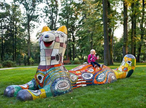 Ceramic-sculpture-'The-Cat'-in-the-park-Petrovice---by-Alexandra-Koláčková