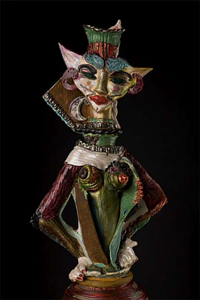 Notorious-figure sculpture by Suzy-Birstein-