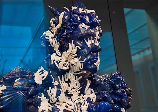 damien-hirst-treasures-from-the-wreck-unbelievable Blue male sculpture