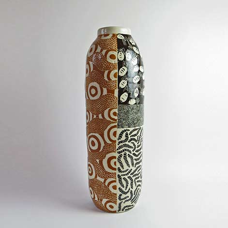 Derek-Jungarrayi-Thompson, vase Ernabella-Ceramics,