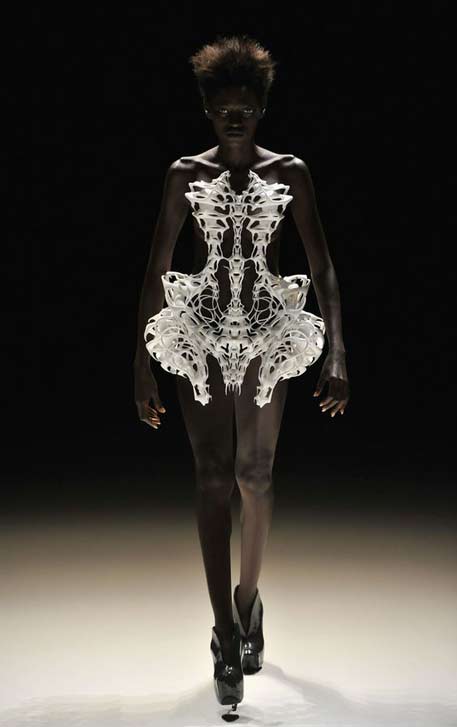 dutch-designer-iris-van-herpen-merges-3-d-printer-technology-with-high-end-fashion