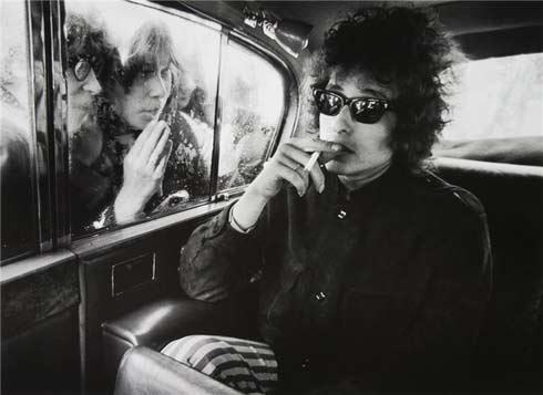 dylan-smoking-a-cig in the back of an auto