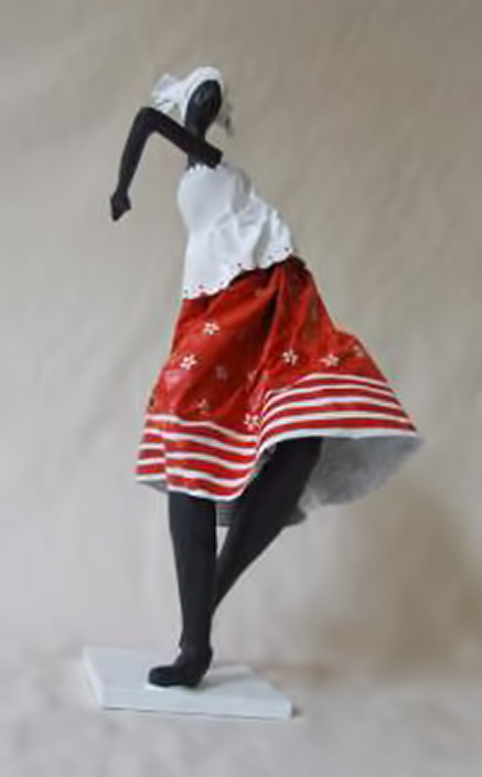 escultura-The sculptures of Bahia in Samba de Roda are made by Ubiratã Trindade,-inspired by popular dance closely related to Candomblé.