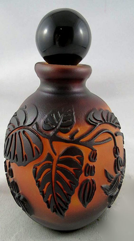 Galle-Art-Nouveau-Cameo-Perfume-Bottle leaf relief decoration