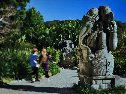 children runnning past Ganesh statue