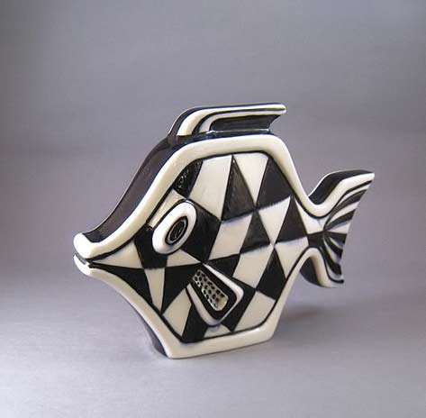 Gunnar-Nylund,-Rörstrand black and white ceramic fish