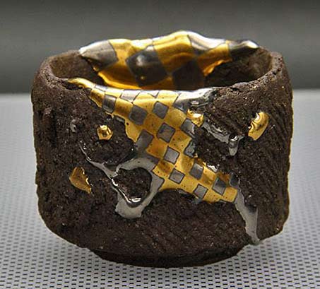 Hiroyuki Tomita sake cup with gold drip glaze