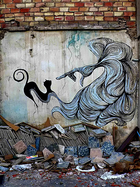 Hyuro-Spain-paints-with-Escif
