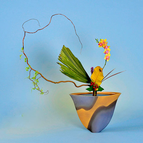 Ikebana-Ikenebo-Rikka-Shimputai---Lusy-Wahyudi pink and yellow flowers