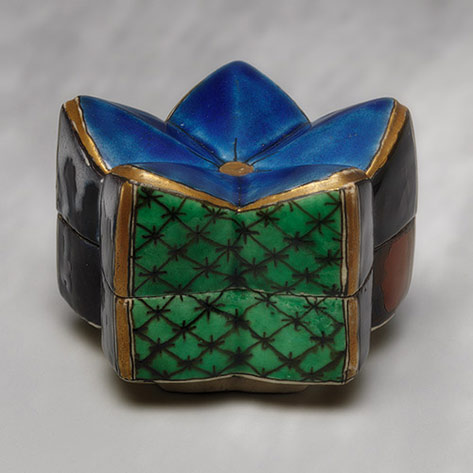 Incense box (kogo) in the form of a plum flower, Edo period