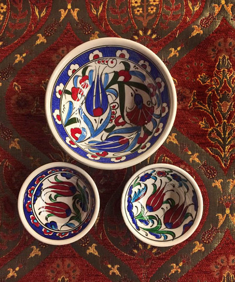 Turkish Iznik ceramic bowl set