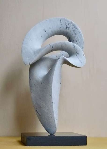 JUNTOS-Y-FELICES,-marble sculpture abstract form
