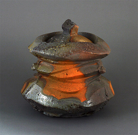Kakurazaki Ryuichi lidded vessel