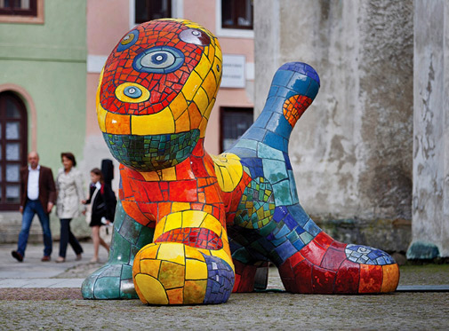 kolackova-zvire amorphic public sculpture