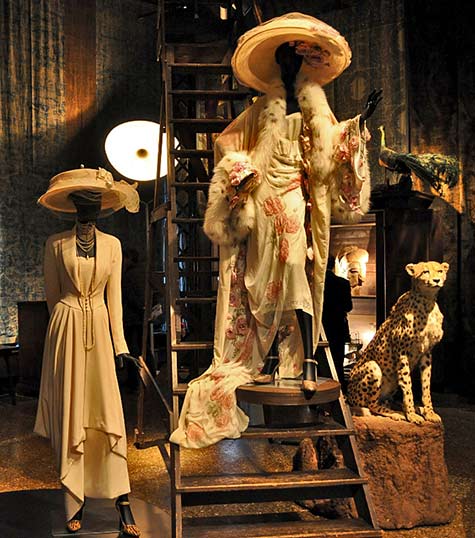 La-Divina-Marchesa-exhibition-at-Palazzo-Fortuny,-Venice---ceramic leopard and dressed mannequins