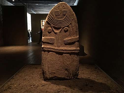 Ancient artifact Lady-of-Saint-Sernin-–-Anthropomorphic-Figure-‘Statue-Menhir’-–-Sandstone-–-4th—3th-millennium