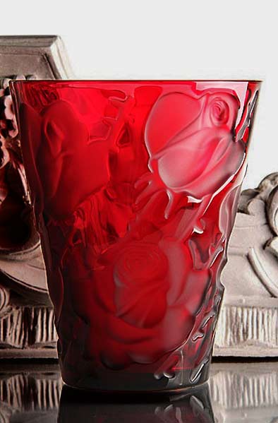 Lalique-Rouge-Ispahan-Vase red vase with rose motifs