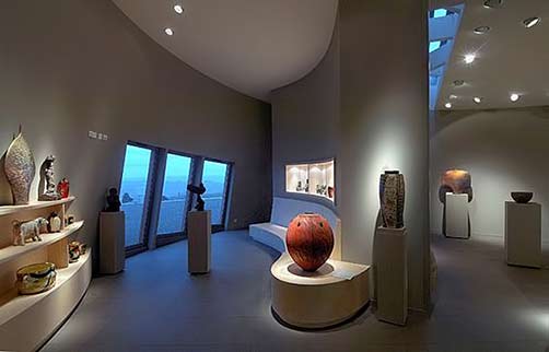 Le-Don-Du-Fel-Gallery with pottery on display
