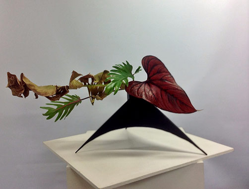 Pats-ikebana-Leaves-only-in-horizontal-arrangement--2015