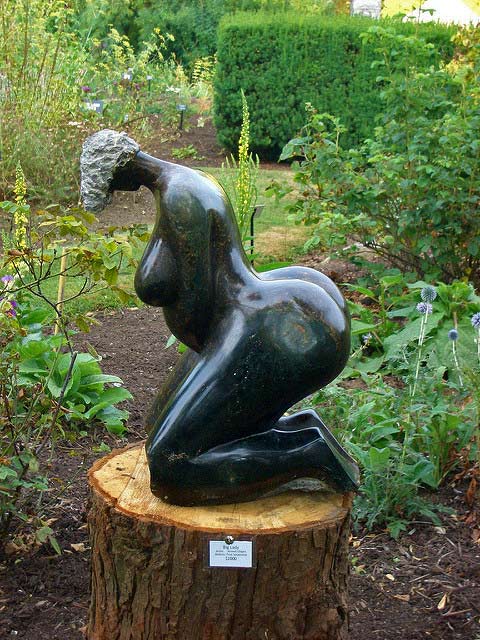 Lorna-flickr---Shona-sculpture of a kneeling naked woman