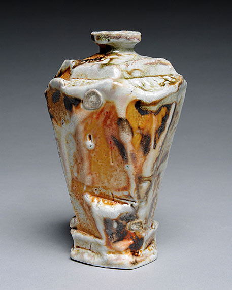 Lucien-Koonce’s-tokkuri,-5½-in.-(14-cm)-in-height,-stoneware,-2015