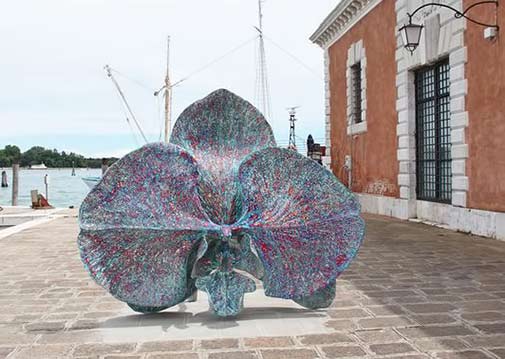 Marc Quinn´s sculpture The Overwhelming World of Desire was part of the Statements 7 exhibition