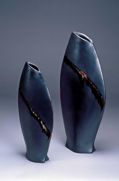 Mary-Kenny-black-vases