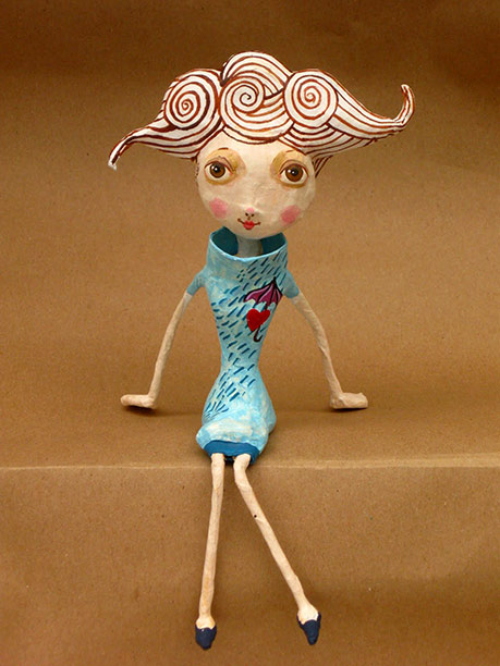 Mauricio-Perez-paper-mache female figure