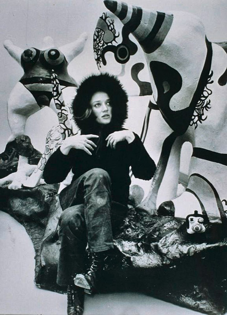 Most-beautiful-woman-to-ever-make-art-with-a-shotgun--Niki-de-Saint-Phalle,-fashion-model,-painter,-sculptor,-wife-of-meta-matic-sculptor-Jean-Tinguely