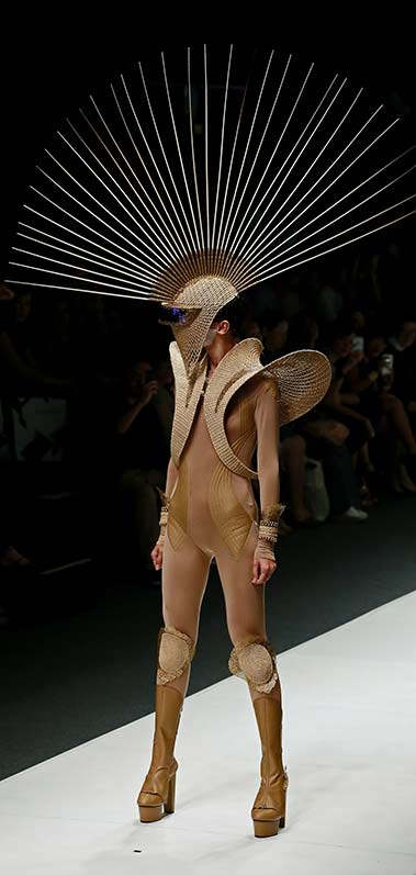 naked-burlap-cockatoo-knights rinaldy-a-yunardi