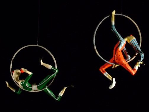 Papel pra toda-Obra-papier mache clown acrobats