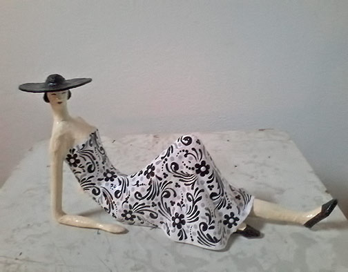 Papel-pra-toda-Obra - reclining female papier mache